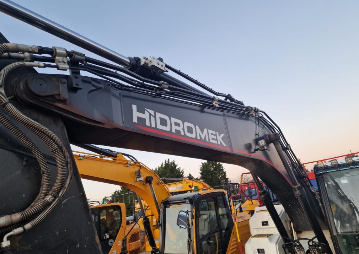 Гусеничний екскаватор Hidromek HMK 230LC Фото - 1