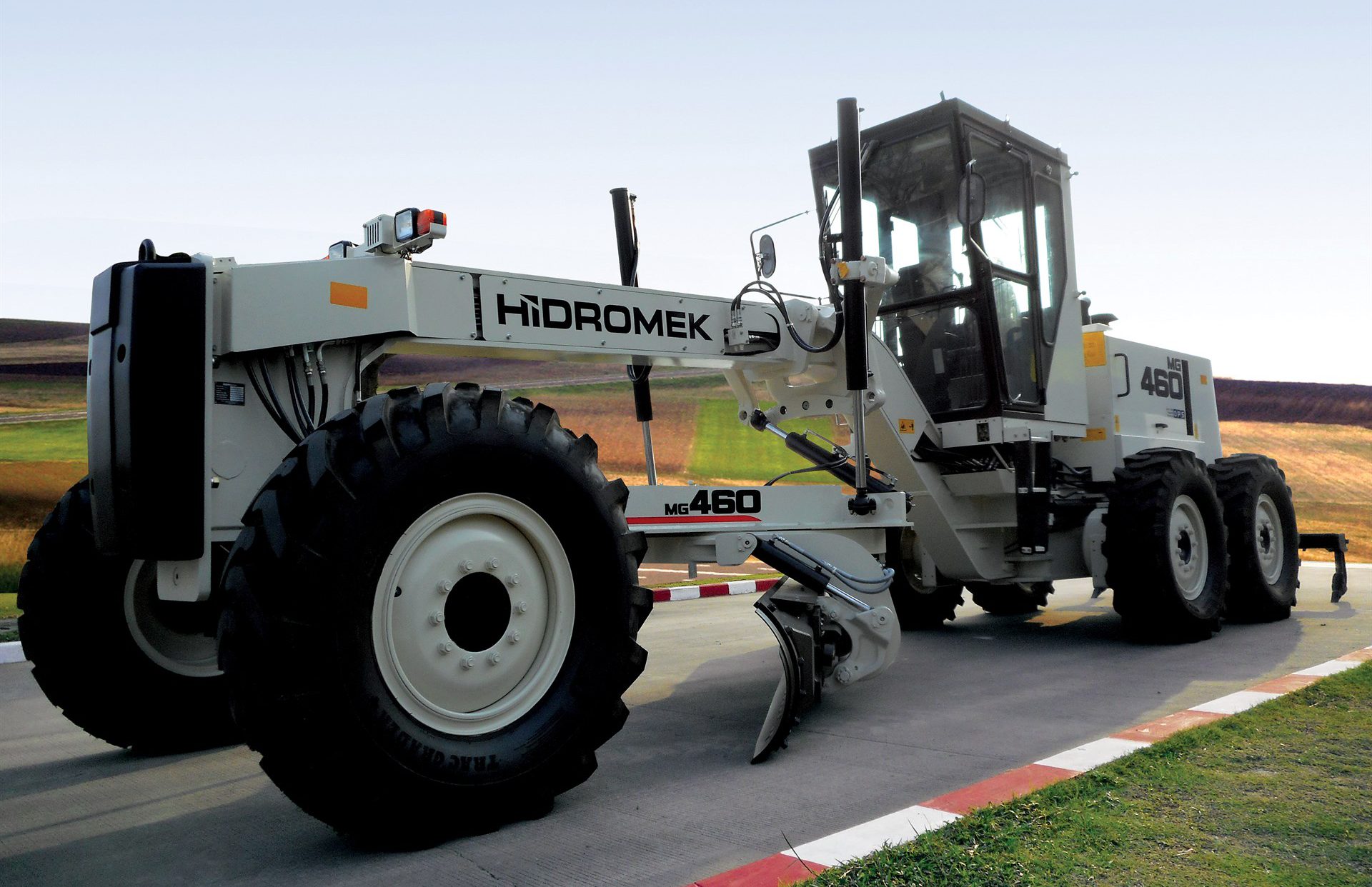 АВТОГРЕЙДЕР HIDROMEK HMK 460 MG Фото - 1