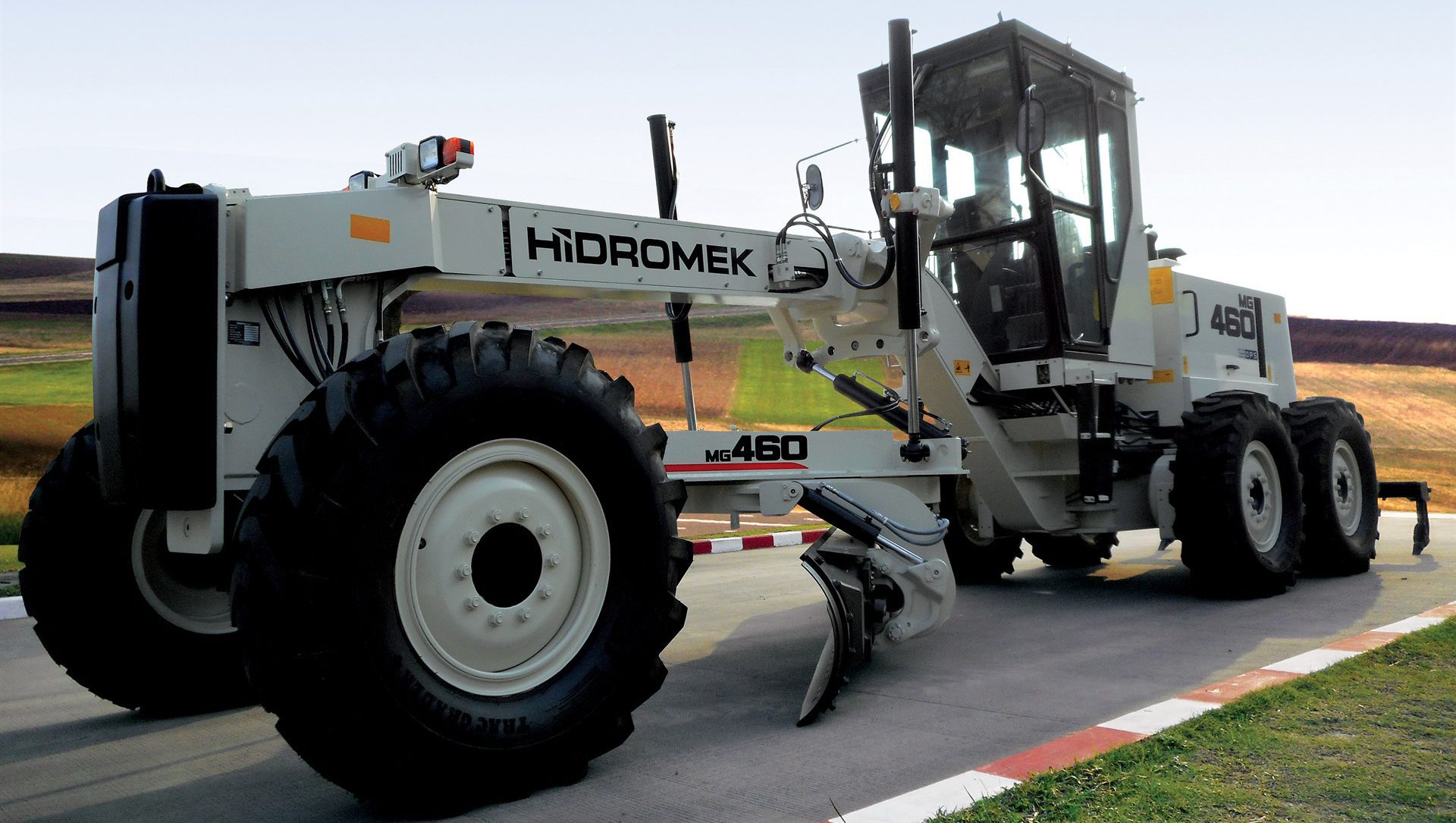 АВТОГРЕЙДЕР HIDROMEK HMK 460 MG Фото - 1