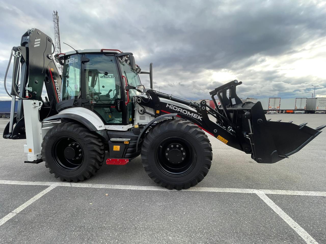 Новая серия экскаваторов HIDROMEK K4: сочетание современных технологий и проверенного качества