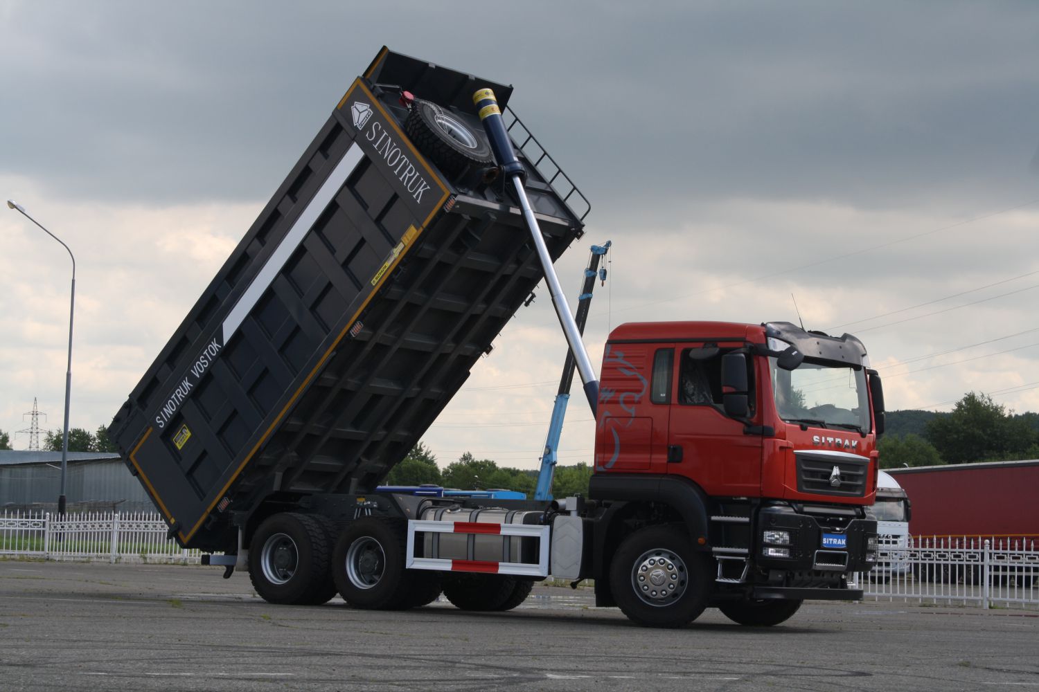 Самосвал SITRAK C7H 6×4 Фото - 2