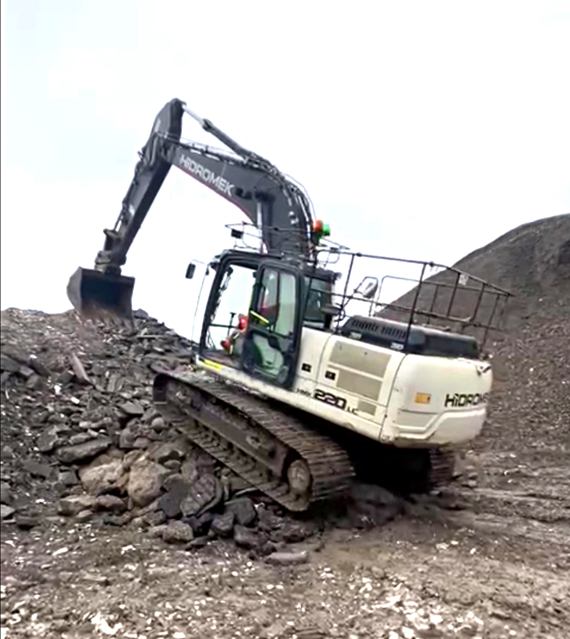 Гусеничний екскаватор HIDROMEK HMK 220 LC 2017 Фото - 3