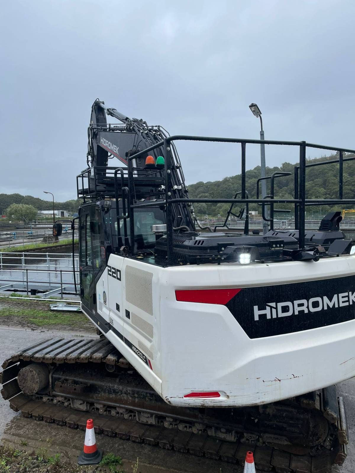 Вживаний гусеничний екскаватор Hidromek HMK 220 LC Фото - 1