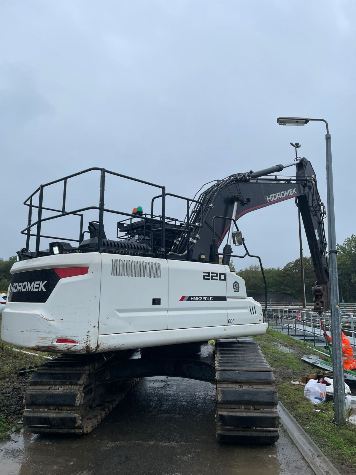 Вживаний гусеничний екскаватор Hidromek HMK 220 LC