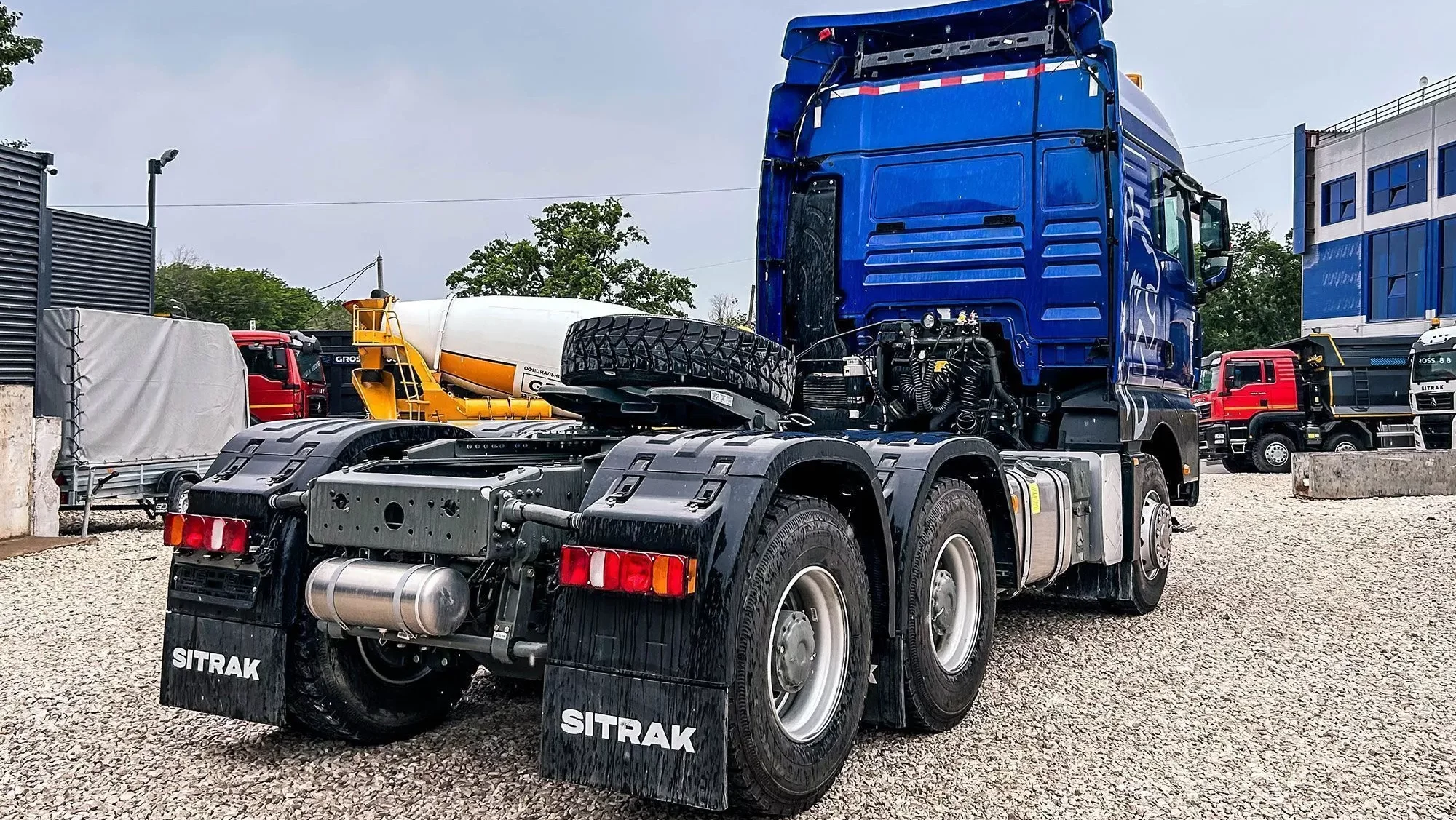 Седельный тягач SITRAK C7H 6×4 Фото - 4