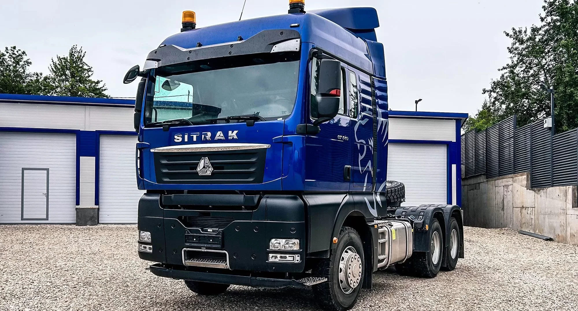 Седельный тягач SITRAK C7H 6×4 Фото - 1